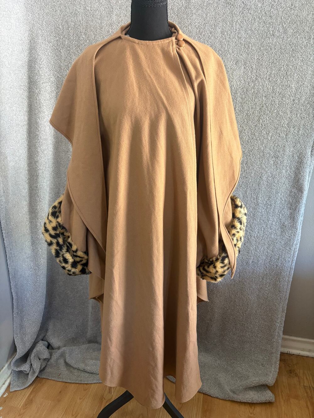 Vintage 80s Camel Wool Cape Leopard Faux Fur Old Money Preppy